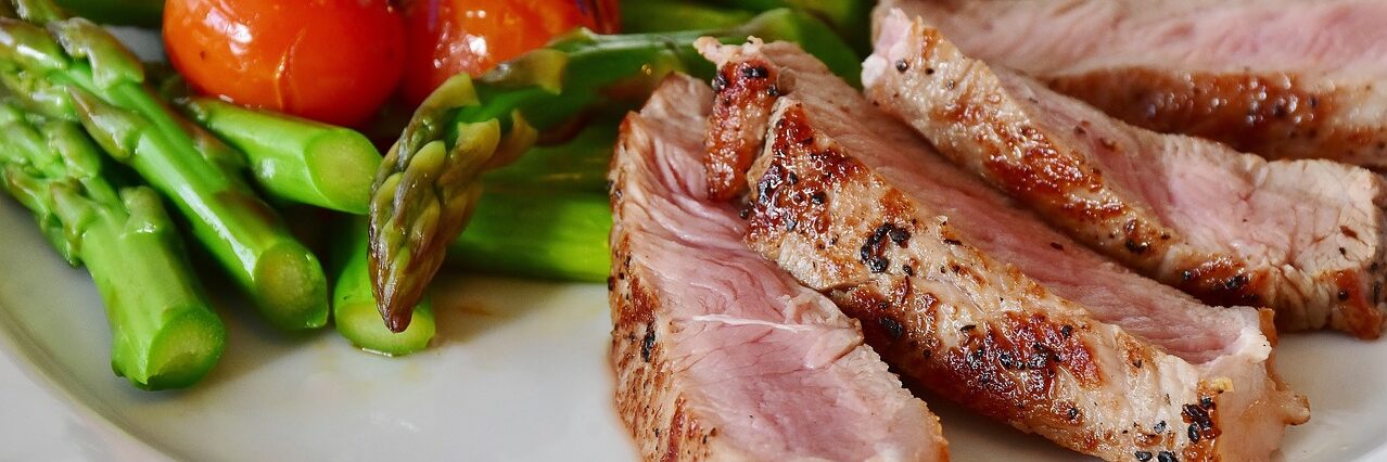 asparagus, steak, veal steak, veal, meat, barbecue, green asparagus, vegetables, eat, meal, healthy, low carb, diet, food, plate, dish, healthy meal, food photography, close up, steak, meat, diet, food, food, food, food, food